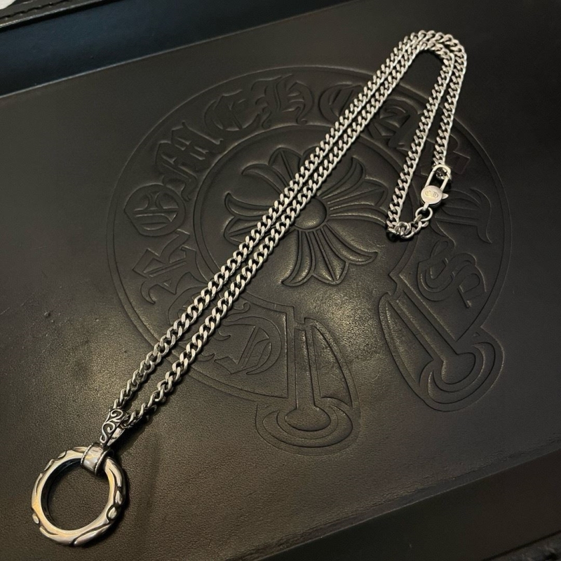 Ch*0me He**ts necklaces